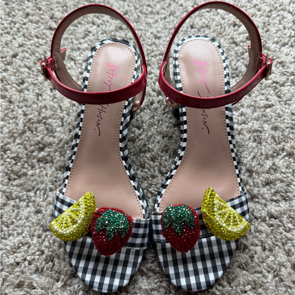 NWOB Betsey Johnson Malia Embellished Patent Leather Gingham heels size 5.5